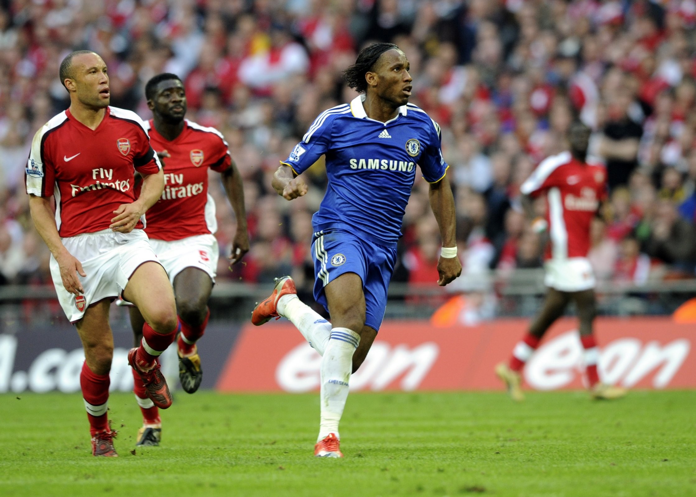 AYX-关于德罗巴回归赛场，连败首场状态亮眼，雄鹿观众沸腾！的信息