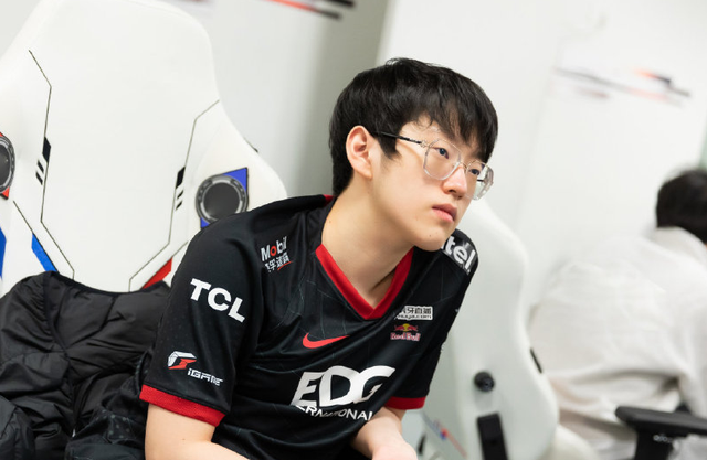 包含Ming爆冷击败MAD，战术调整引爆全场！的词条