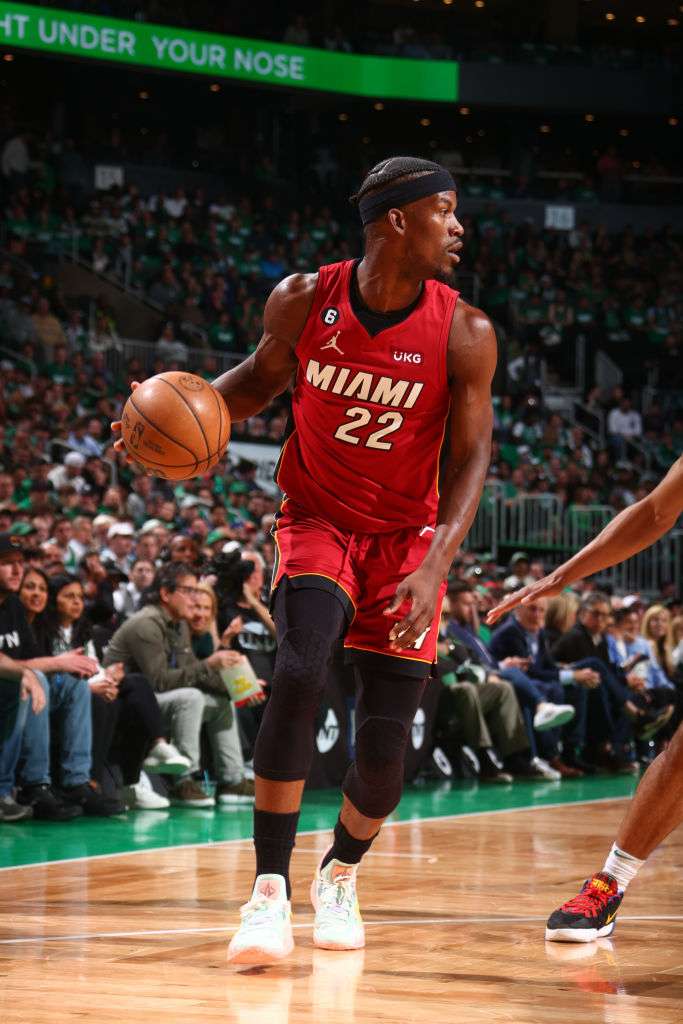 AYX-包含巴特勒连续十五场比赛得分超过突破纪录，塞尔维亚队挑战极限！的词条